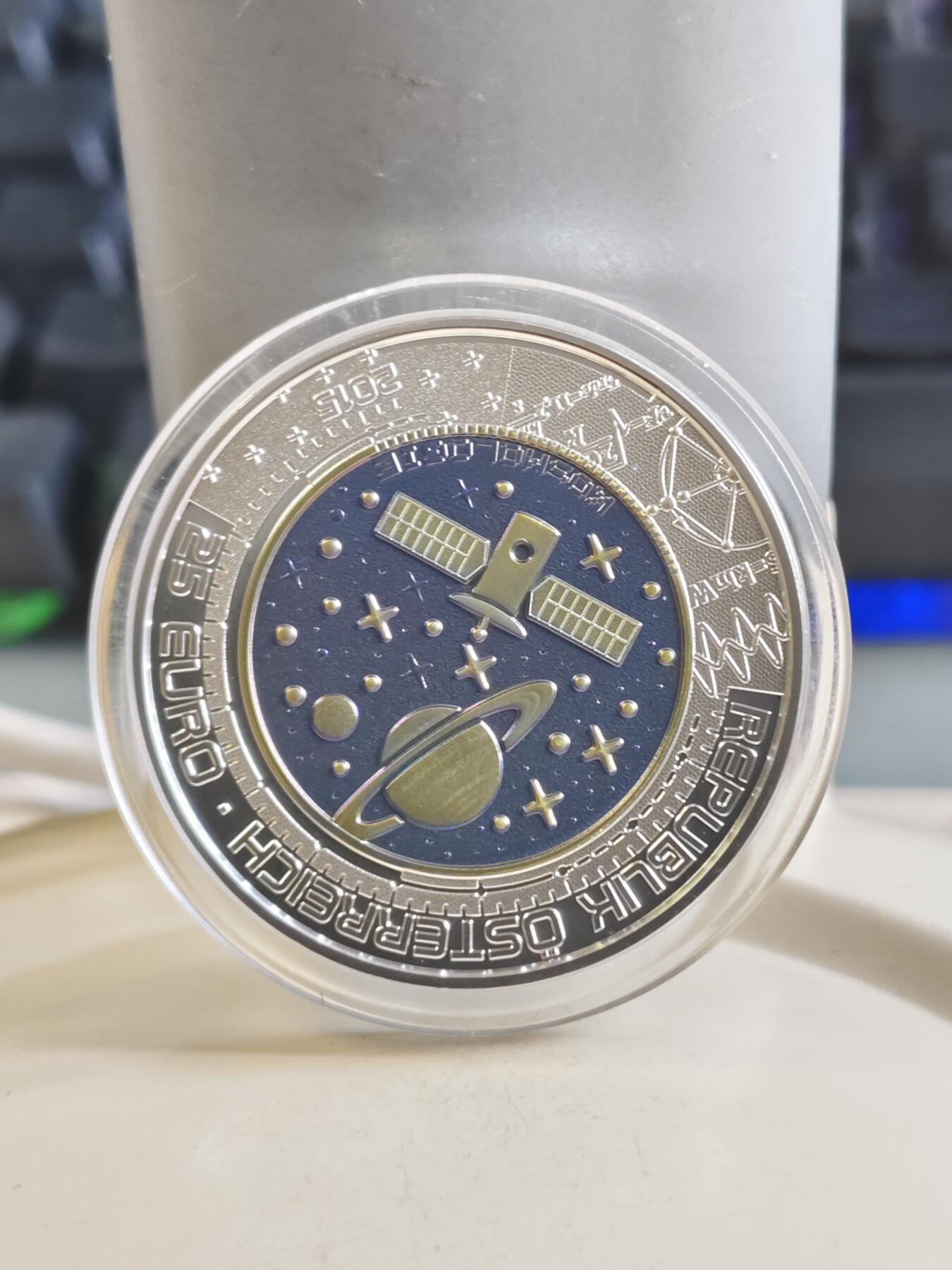 第177期拍卖【长期征集拍品】 奥地利2015年宇宙论铌银镶嵌双色纪念币，900银/998铌，10克和7.15克，发行：65000枚