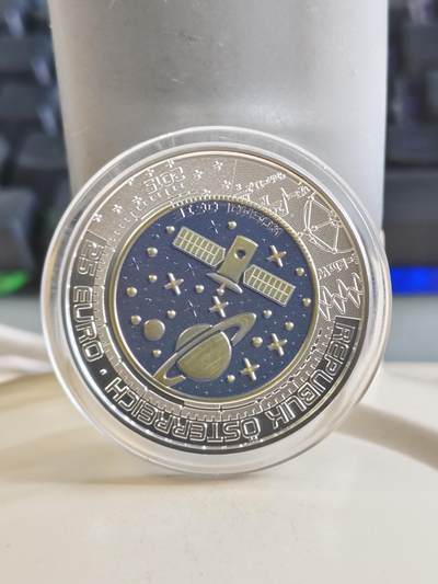 第177期拍卖【长期征集拍品】 - 奥地利2015年宇宙论铌银镶嵌双色纪念币，900银/998铌，10克和7.15克，发行：65000枚