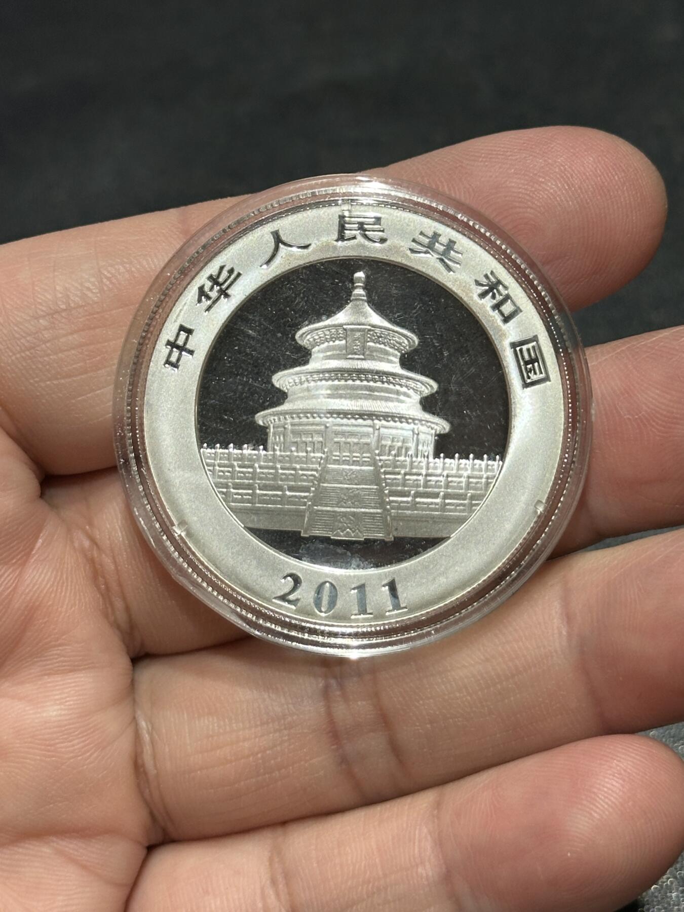 《外钞收藏家》第五百七十二期（畅拍场）（本平台长期征集拍品、欢迎藏友们联系合作） 2011年熊猫银币 1盎司