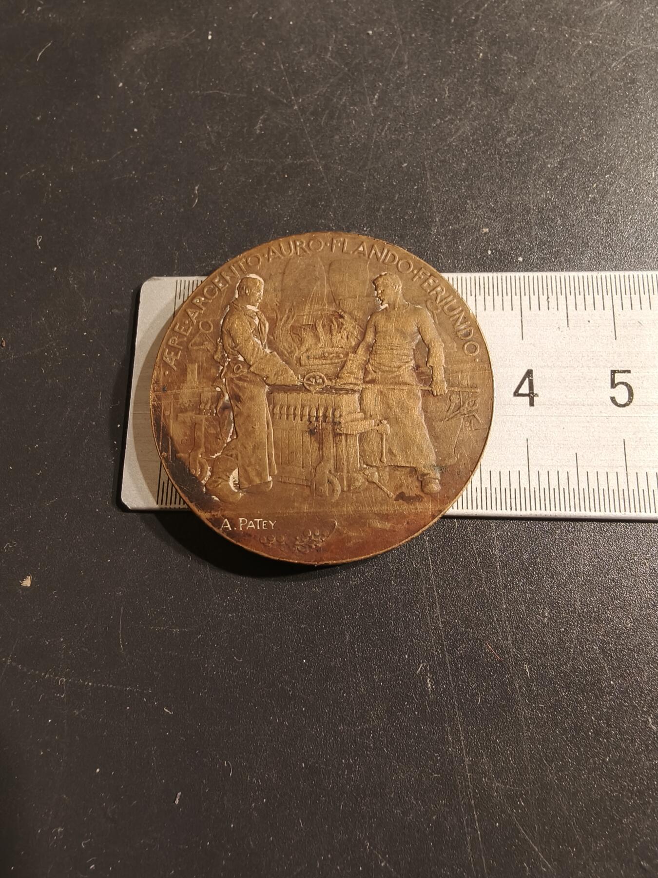 老王徽章第153期 法国1900年巴黎铸币局大铜章    直径36mm.  重量28.8g