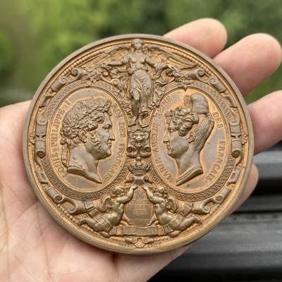「木头集藏」“双节献礼”——章牌精品专场！ - 雕刻家Barre～法国1833年铜章菲利普国王一家访问巴黎造币厂纪念大铜章，直径：75mm，光边无边铭，原铸品种少见！路易·菲利普国王时代巴洛克风格章牌的代表作品。正面是菲利普国王与王后；背面上方是国王的妹妹阿德莱德公主，下方是国王的长子奥尔良公爵与长女比利时王后，左右两侧是国王的其他儿女，品相很不错，同款收藏佳品！
