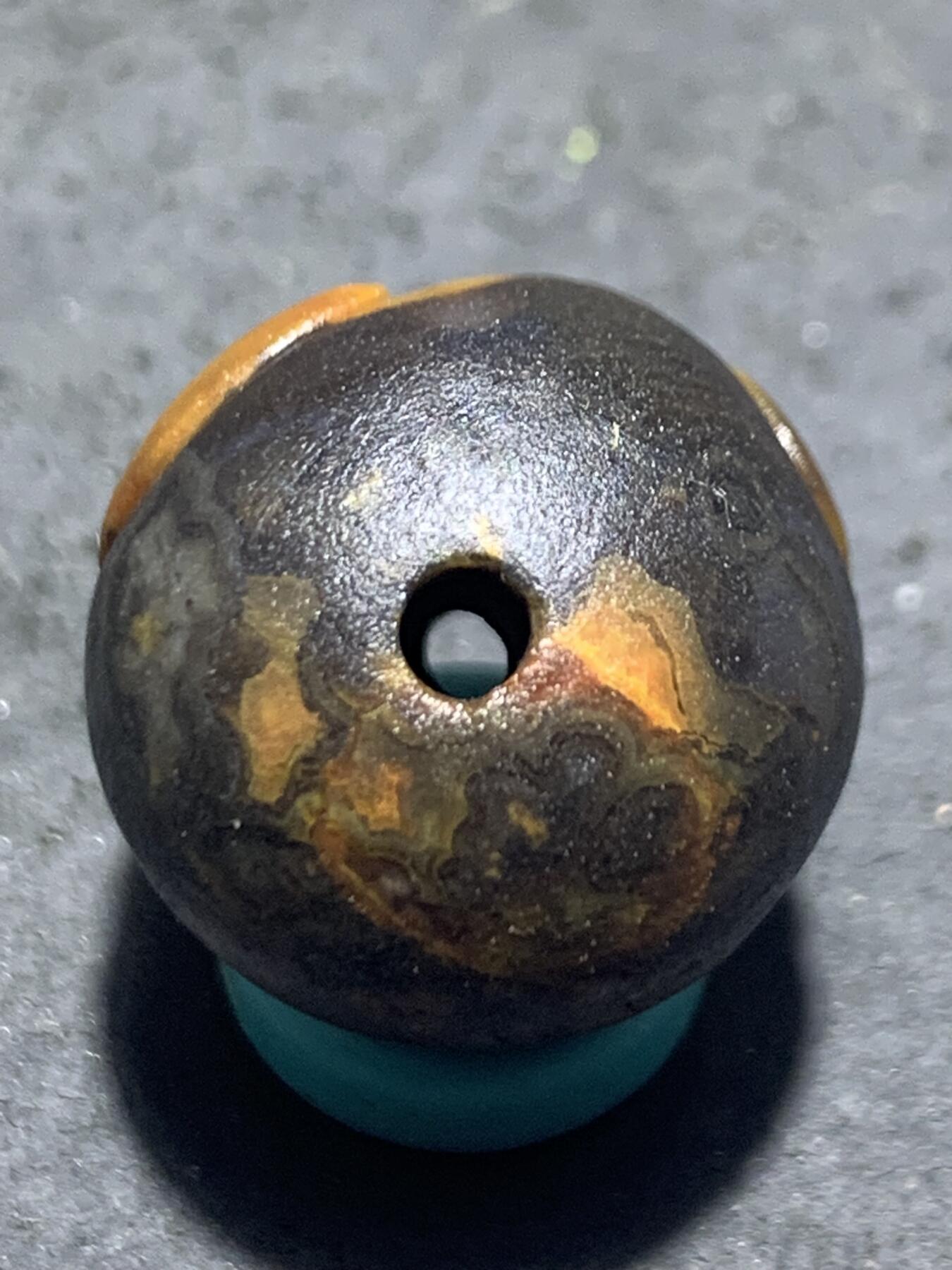 精美亚光战国红玛瑙手工俏色巧雕无相佛如意圆珠一个，