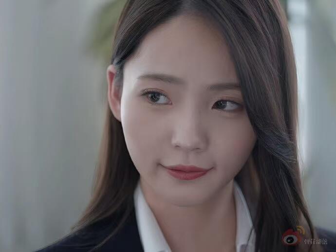 零元拍：日本网红 偶像艺人 美之島惠理 美ノ嶋めぐり 特典 拍立得 签名签字亲签 实卡超好看 稀有 2021年5月出道，成为日本影片公司PRESTIGE的专属新星，是PRESTIGE从FANZA平台撤退后力推的首位专属新人演员。2025年1月，她签约知名厂商M社，开启职业生涯新篇章。