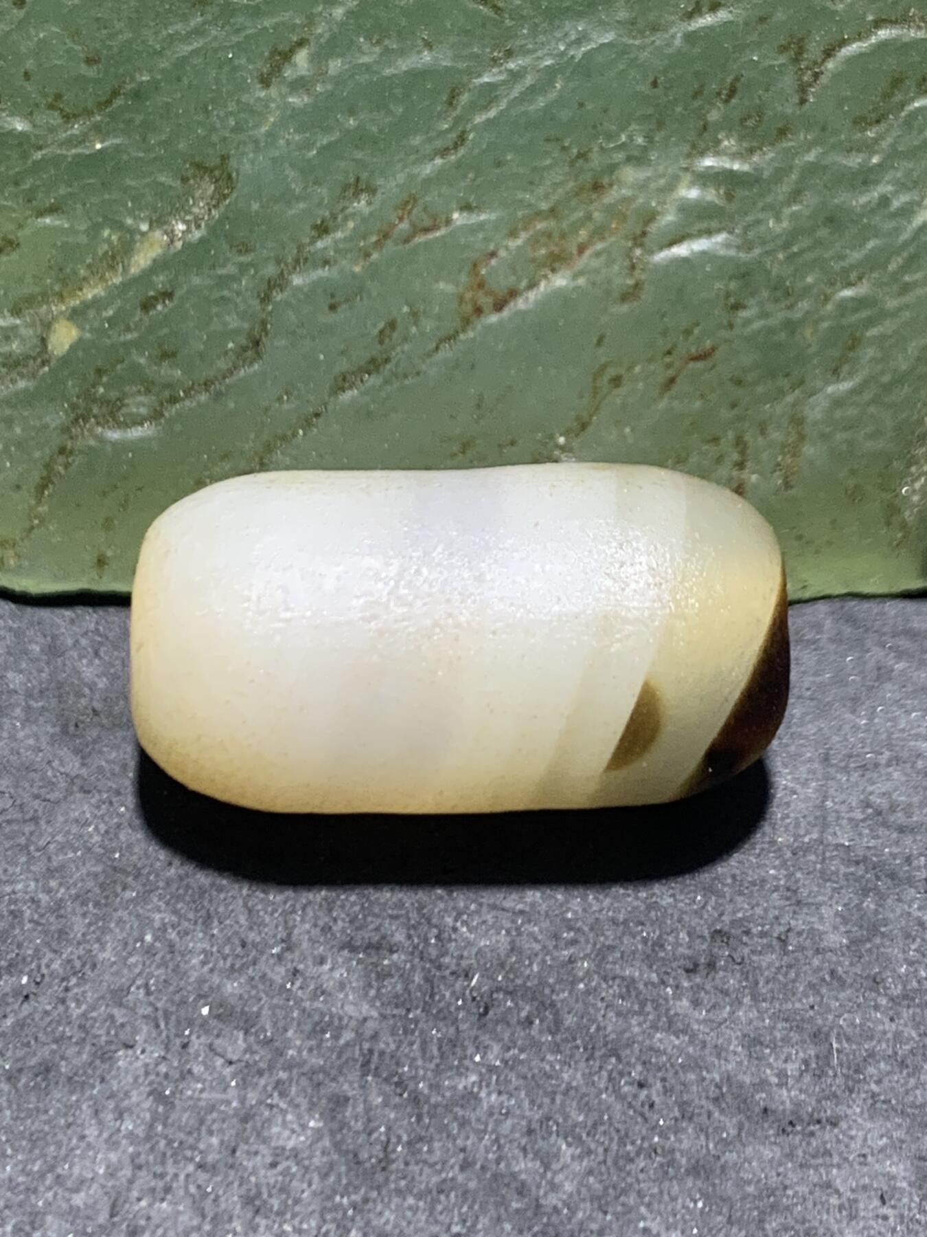精美亚光高玉化海洋玉髓手工俏色巧雕神仙鱼随形桶珠一个！