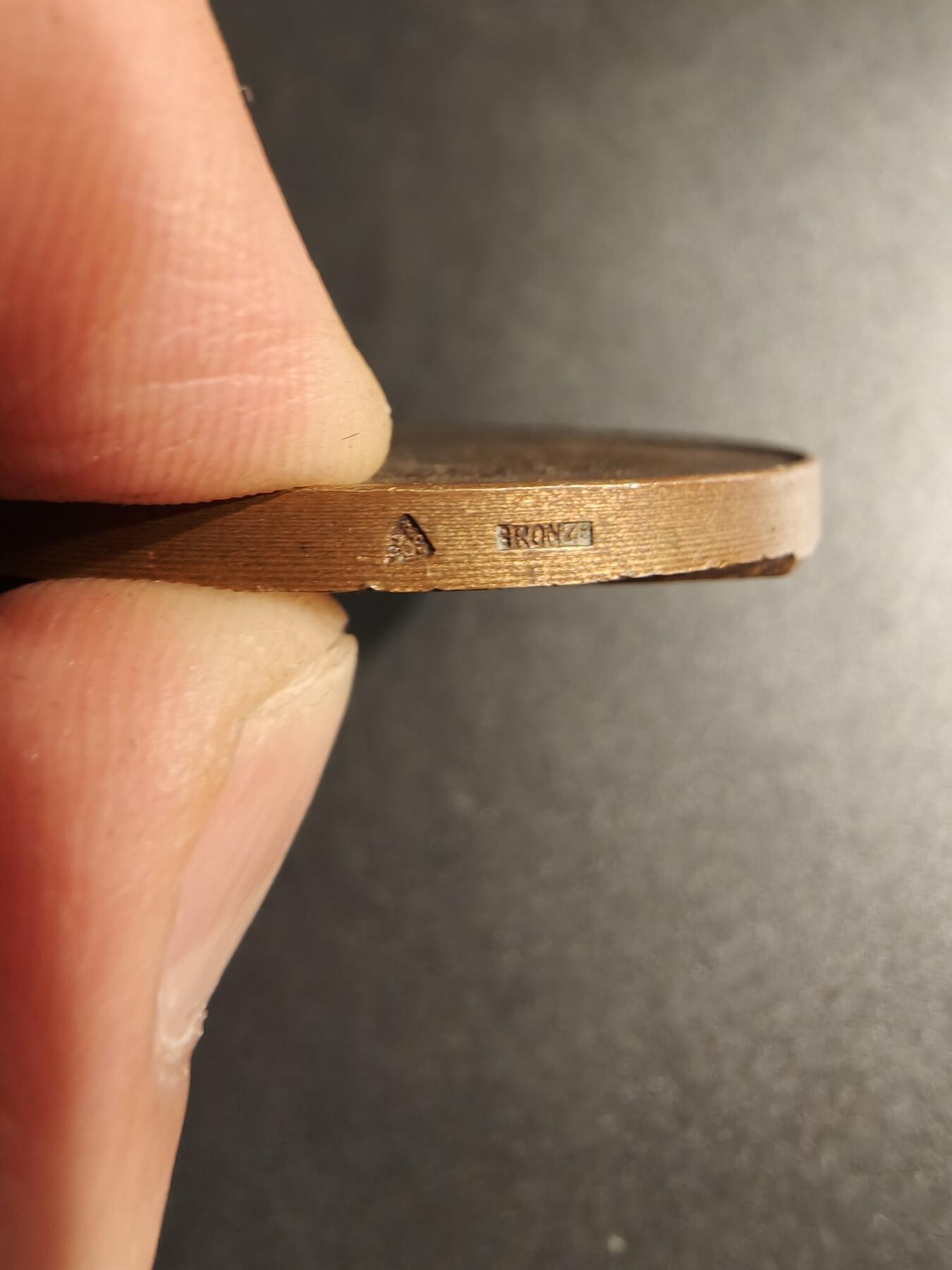 老王徽章第153期 法国射击竞赛大铜章    直径50mm.   重量61.6g
