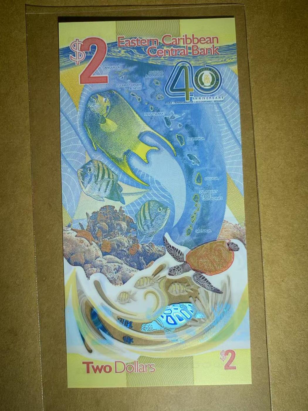 【礼羽收藏】🌏世界钱币拍卖第111期 【AA350099】全新UNC 2023年东加勒比2面值塑料纪念钞 AA首发冠 无47尾0099 AABB永恒号