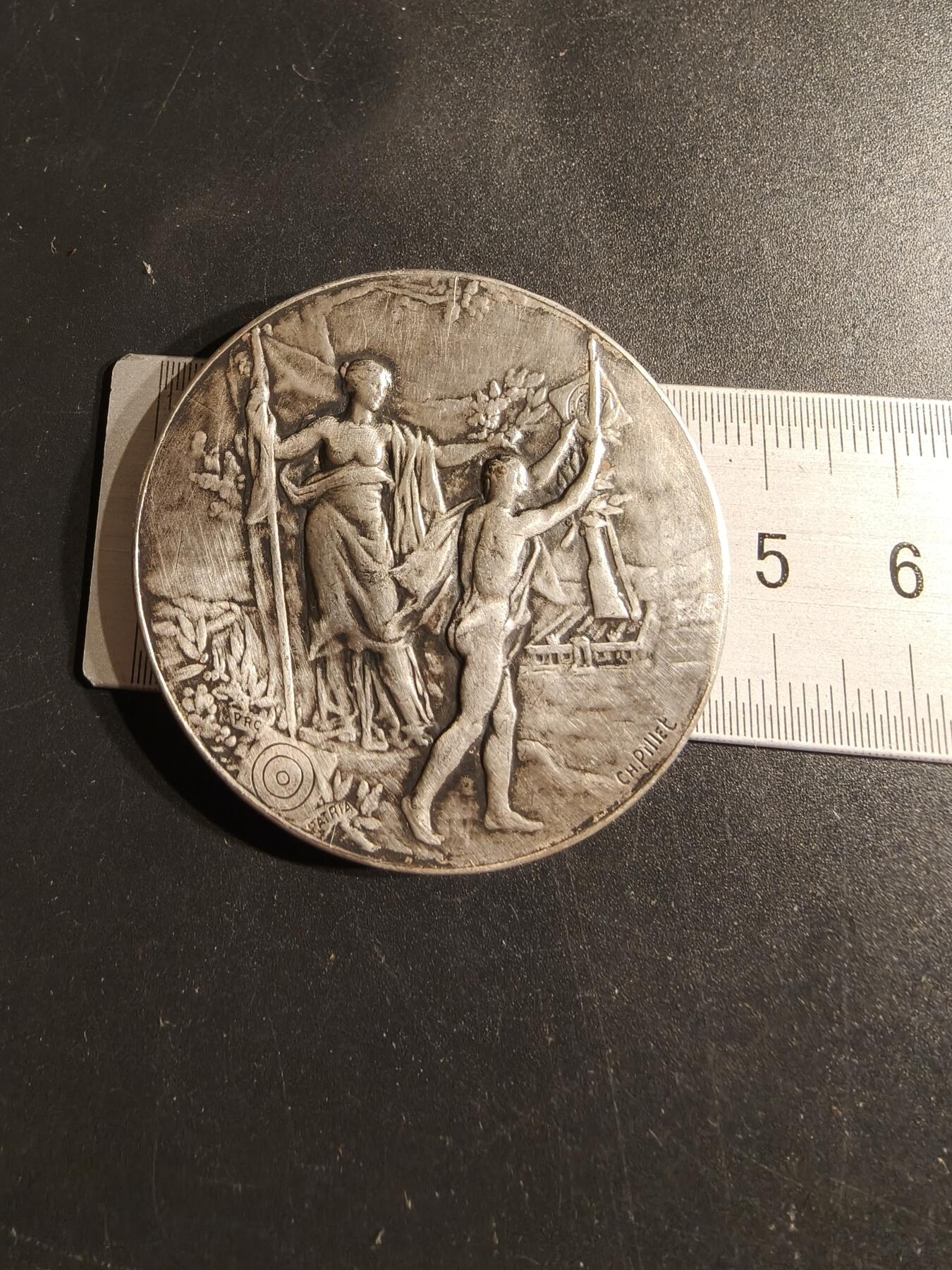 老王徽章第153期 法国玛丽安娜镀银大铜章    大师皮列作品   直径46mm.   重量44.6g