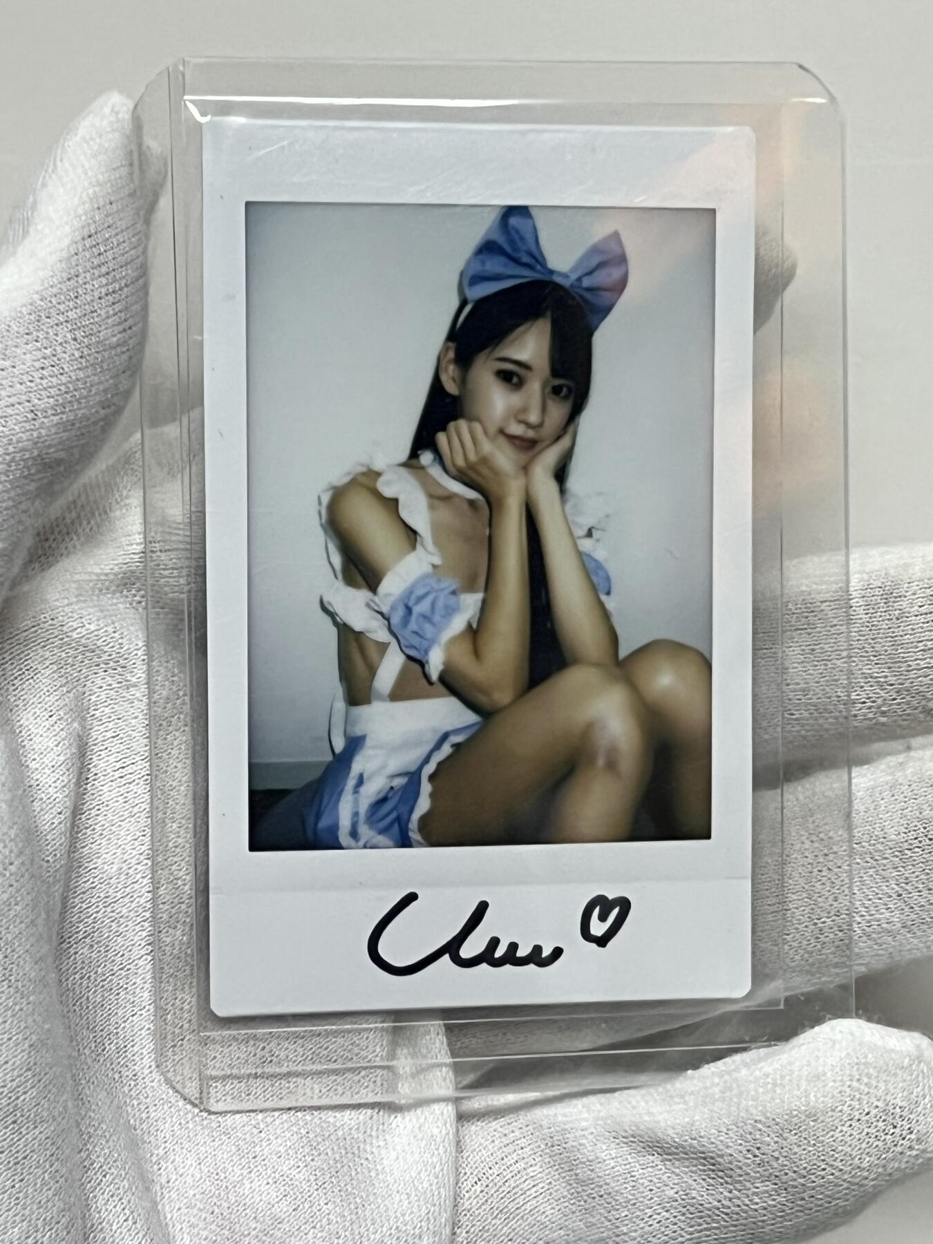 零元拍：日本 网红 偶像艺人 八卦海 八掛海 特典 拍立得 签名签字亲签 画了小爱心 实卡超好看 稀有 2020年11月以日本影片公司PRESTIGE专属的身份正式出道，首部作品《JK制服与初恋笑容》让她迅速走红，2025年1月签约M社。