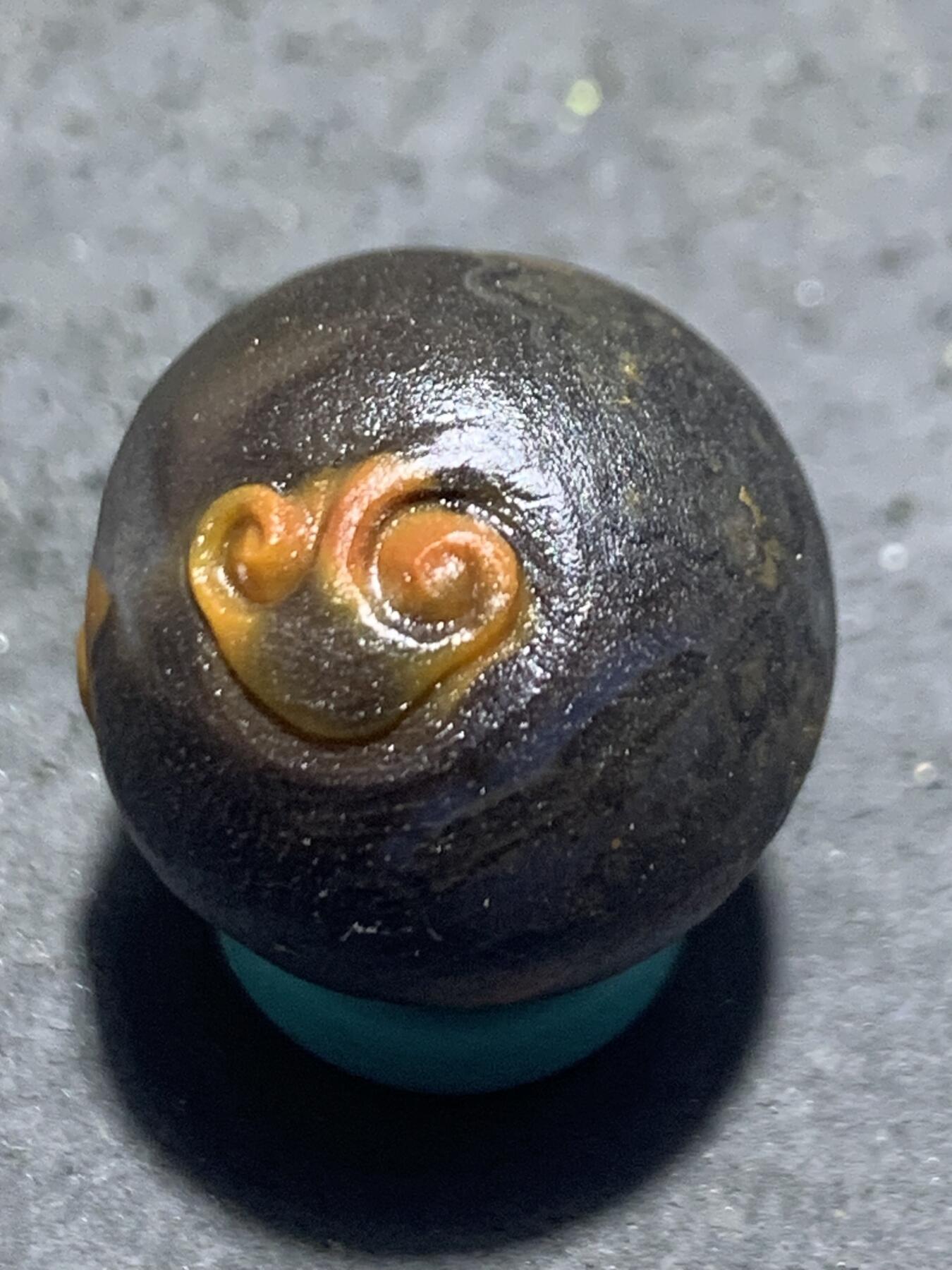 精美亚光战国红玛瑙手工俏色巧雕无相佛如意圆珠一个，