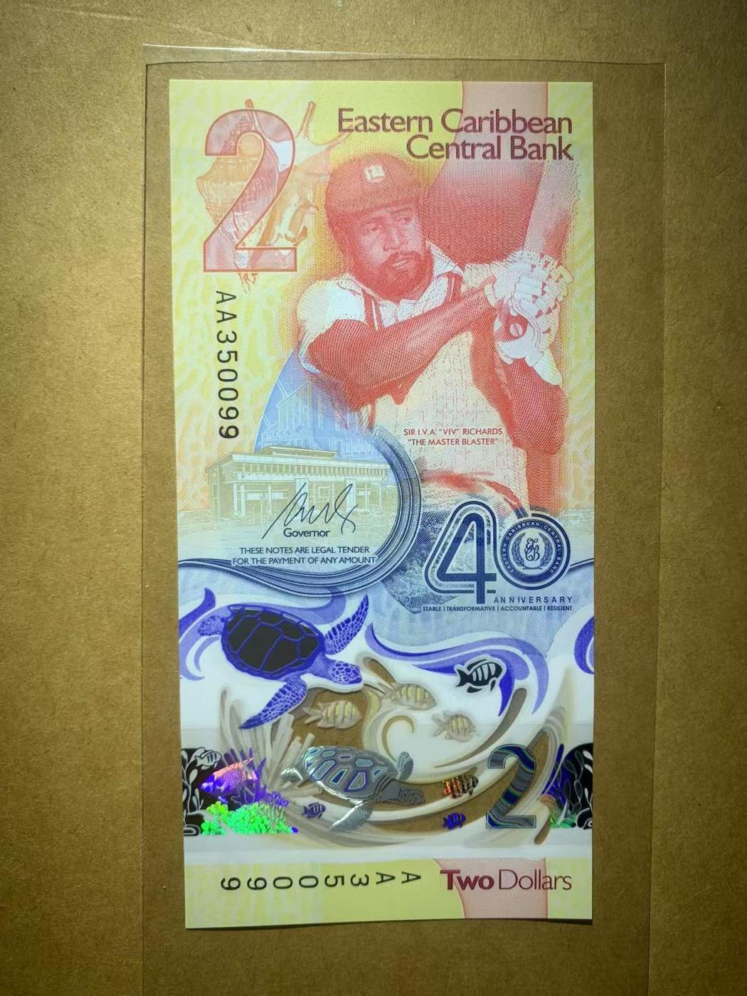 【礼羽收藏】🌏世界钱币拍卖第111期 【AA350099】全新UNC 2023年东加勒比2面值塑料纪念钞 AA首发冠 无47尾0099 AABB永恒号