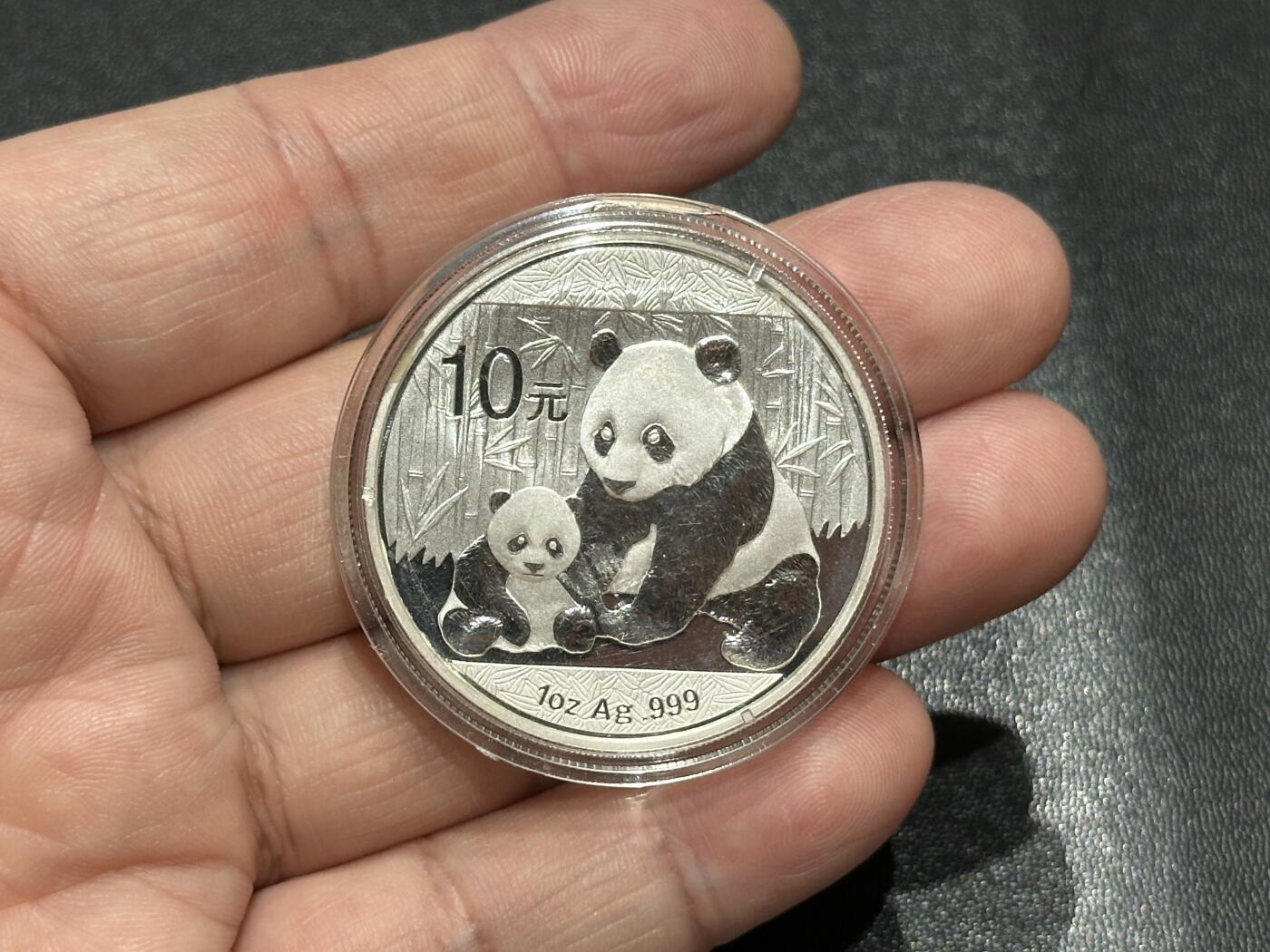 《外钞收藏家》第五百七十二期（畅拍场）（本平台长期征集拍品、欢迎藏友们联系合作） 2012年熊猫银币 1盎司 边上轻微瑕疵