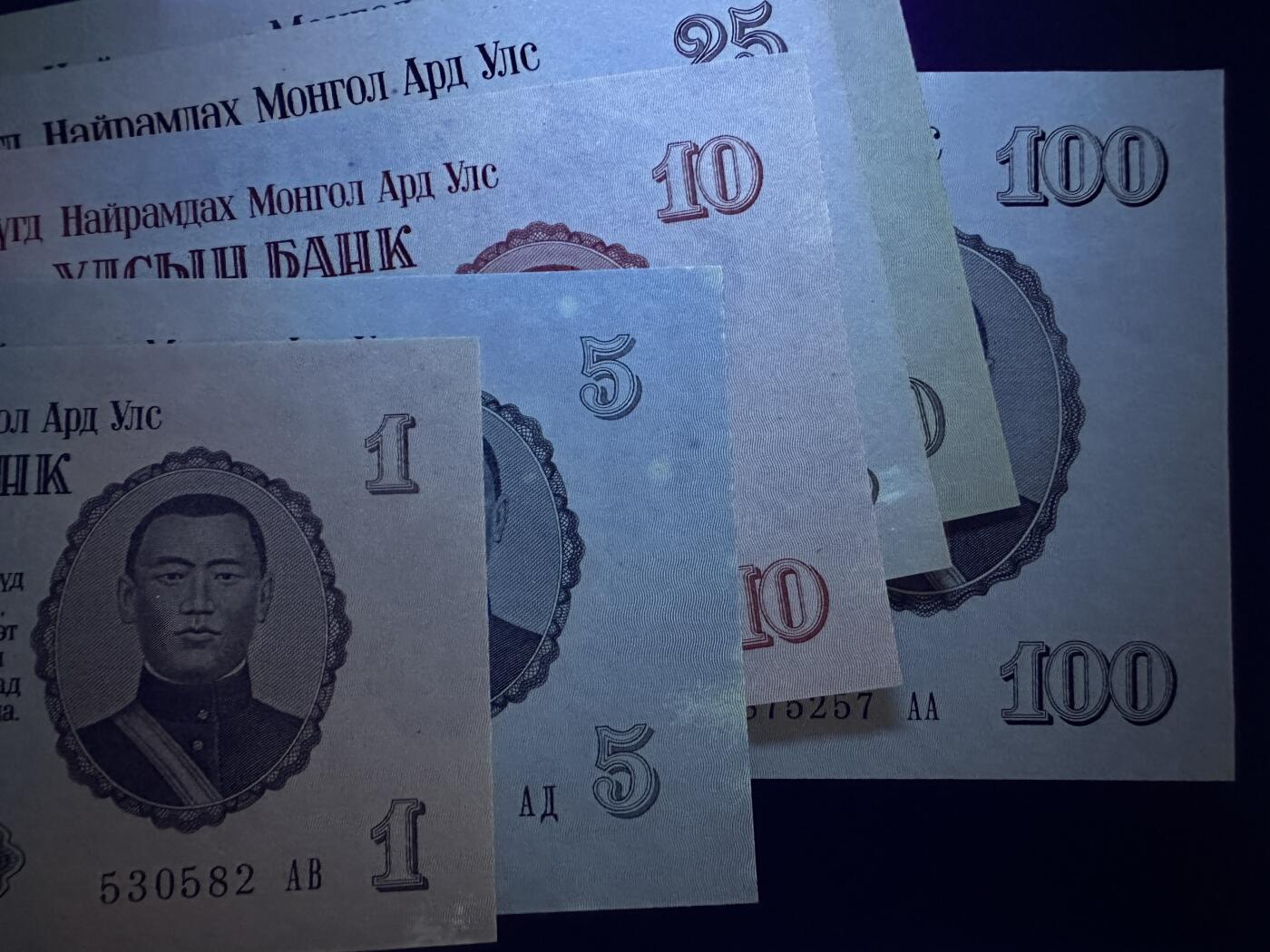 《外钞收藏家》第五百七十二期（畅拍场）（本平台长期征集拍品、欢迎藏友们联系合作） 蒙古1-100图格里克 六张一起 UNC-/UNC 如图 部分有瑕疵