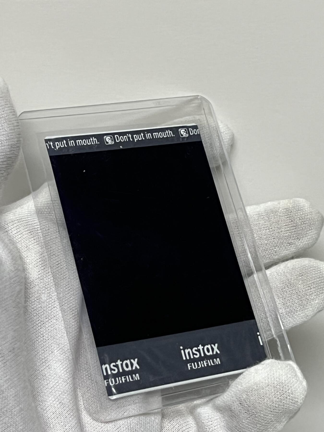 零元拍：日本 偶像艺人网红 八卦海 八掛海 特典 拍立得 签名签字亲签 画了小爱心 实卡超好看 稀有 2020年11月以日本影片公司PRESTIGE专属的身份正式出道，首部作品《JK制服与初恋笑容》让她迅速走红，2025年1月签约M社