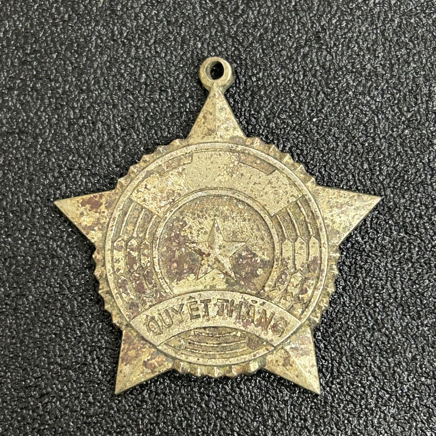 西秦中古拍卖第六十期 越南决胜勋章 早期东德代工版