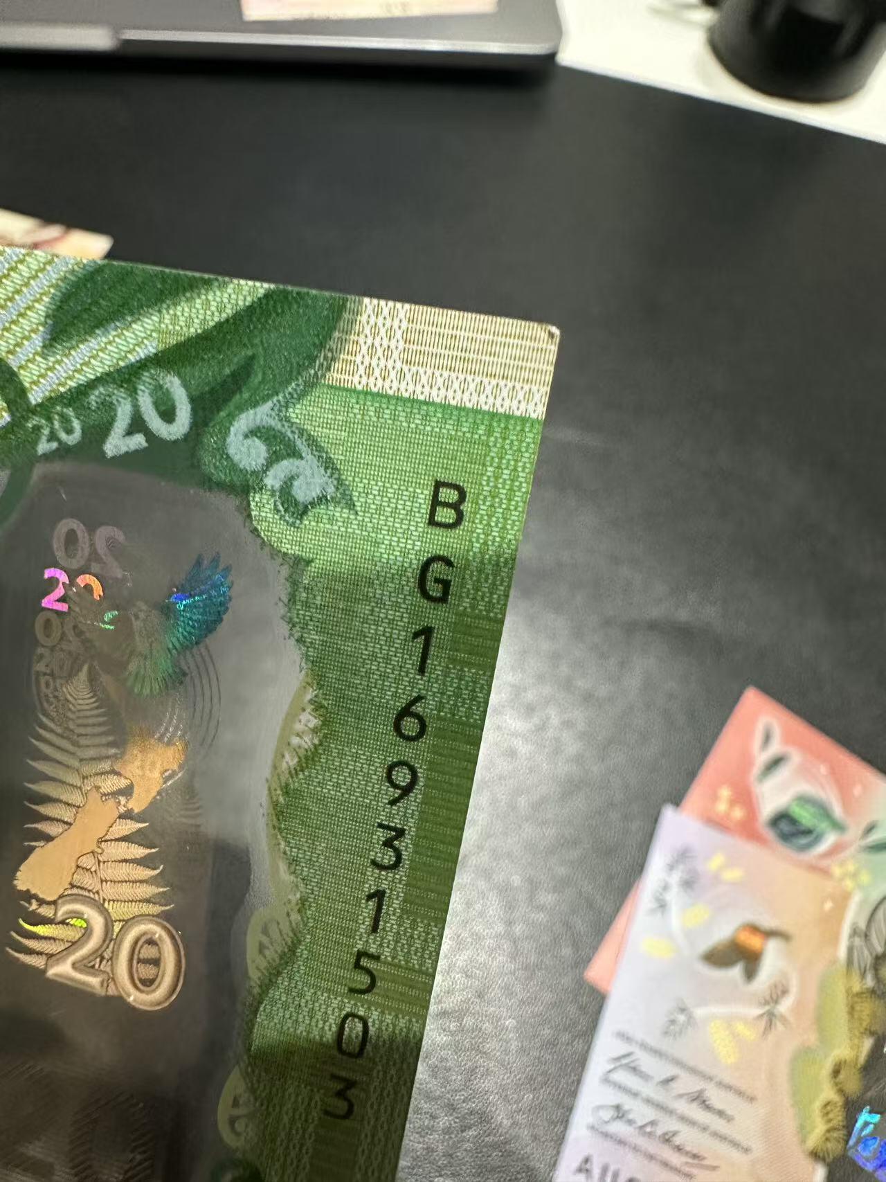 《外钞收藏家》第五百七十二期（畅拍场）（本平台长期征集拍品、欢迎藏友们联系合作） 新西兰5、10、20元全新（20一个角钝）+澳大利亚5、10、20元全新