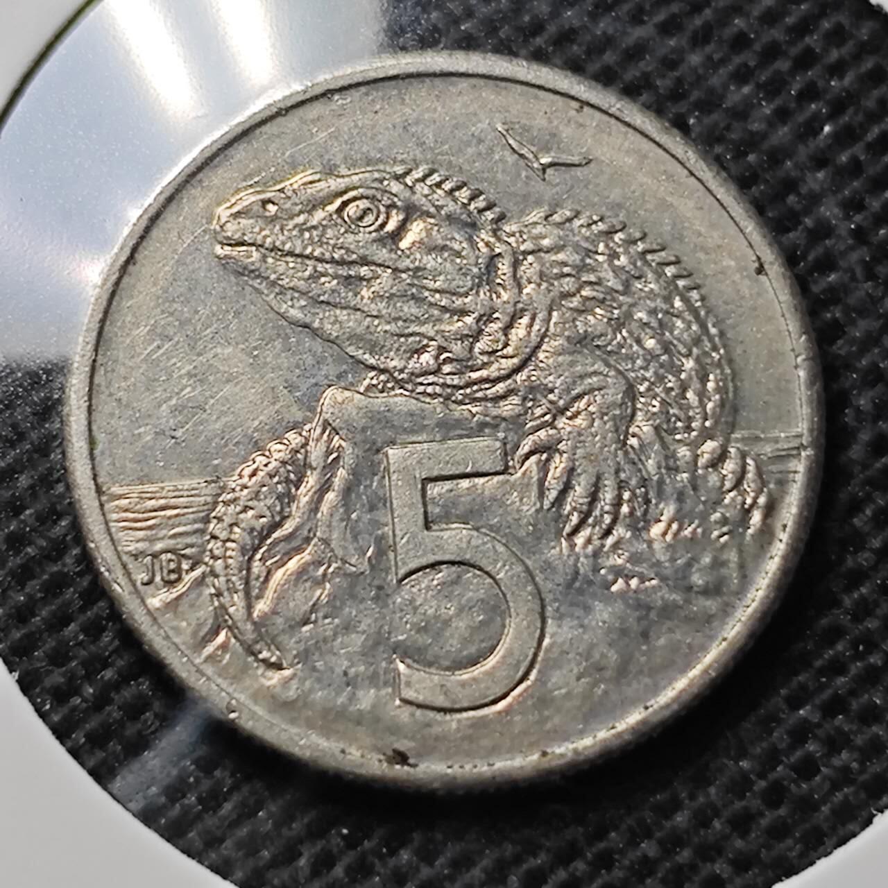 KK钱币收藏小铺 第352场 2月预留时间 周末发货  1985新西兰5分 浅雕版 加拿大代铸