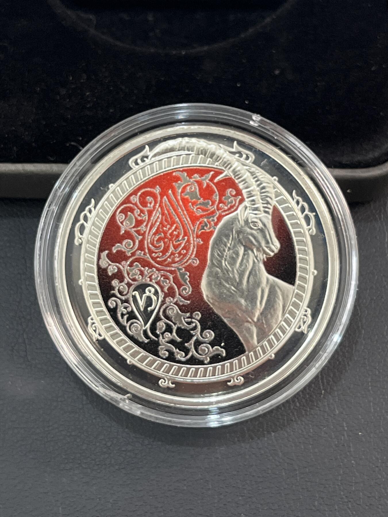 ❤️【币观天下】❤️ 第326期钱币拍卖- 2025.10.3周五晚上6点半场-长期征集拍品 黎巴嫩2013年十二星座系列彩色镶嵌精制银币淘宝价格850-摩羯座♑