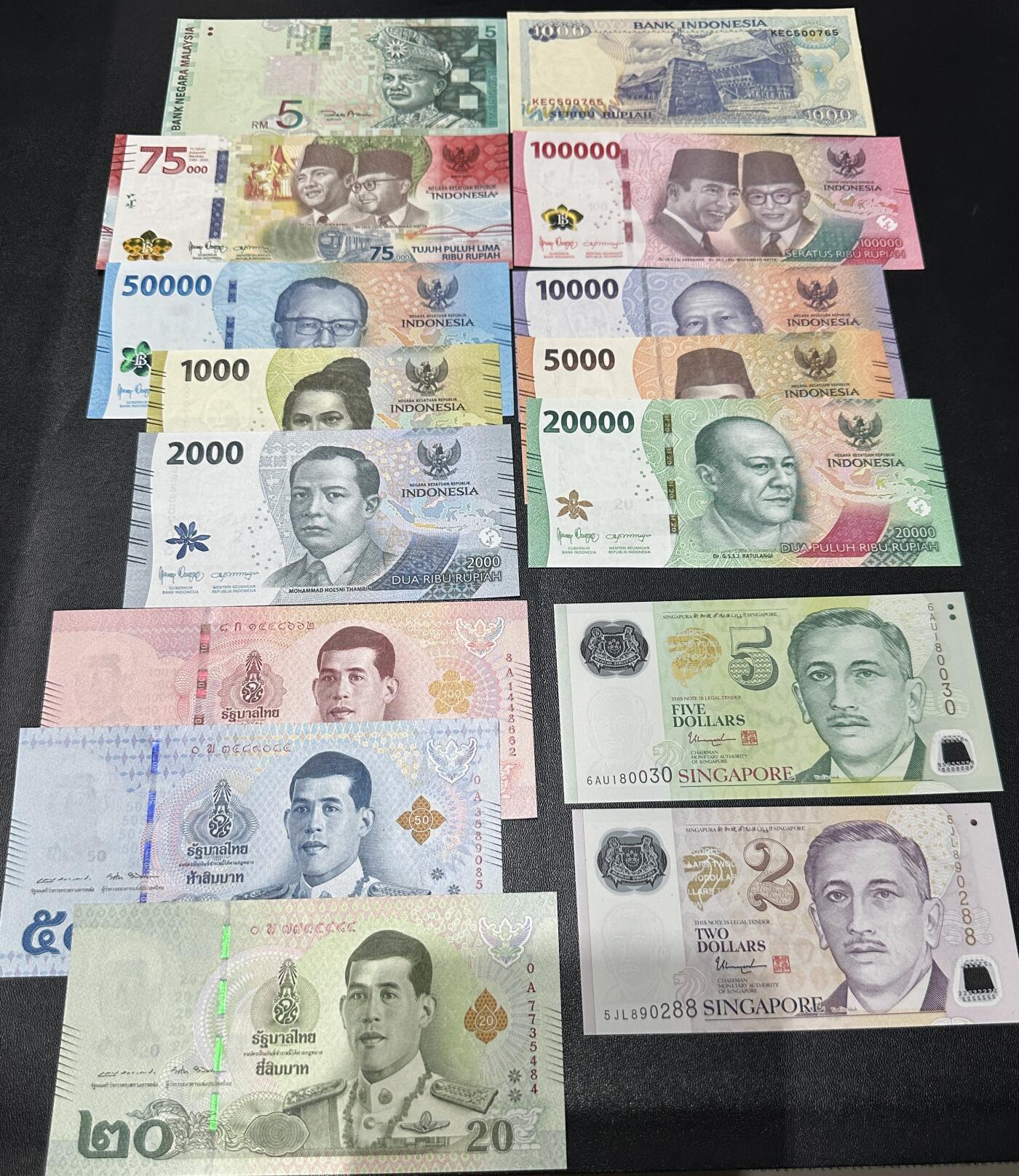 《外钞收藏家》第五百七十二期（畅拍场）（本平台长期征集拍品、欢迎藏友们联系合作） 马来西亚、印尼、泰国、新加坡15张一起 全新 有两张有瑕疵