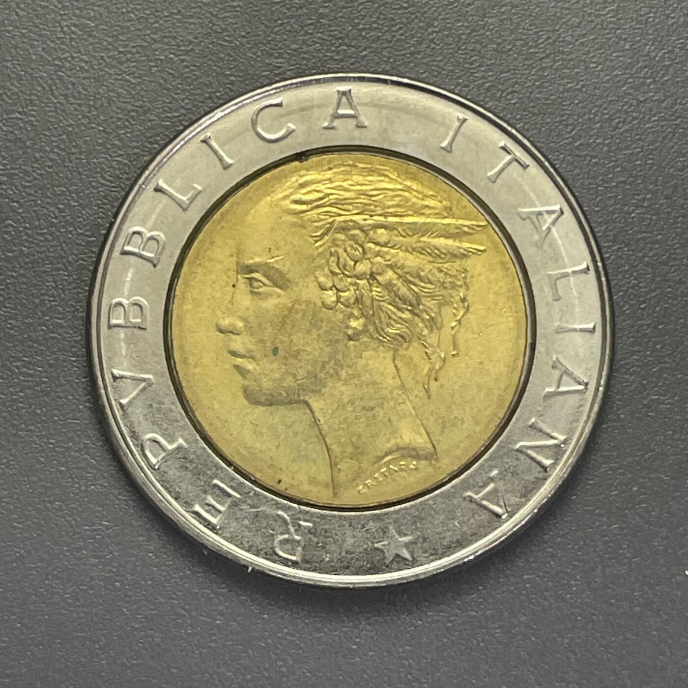 回流1001-2 意大利1983年500里拉双金属币 1982年的是世界首枚双金属币