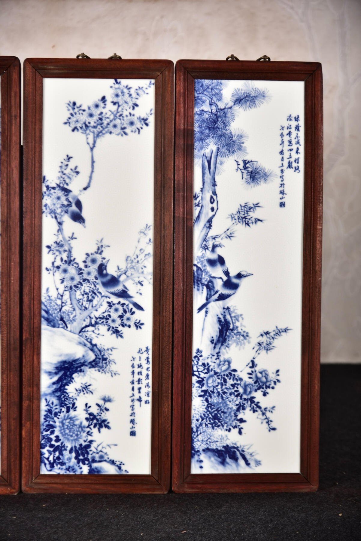 青花大王王步作品赏析！ 红木镶精品青花花鸟瓷板画挂屏一组！ 《鸟语花香》
