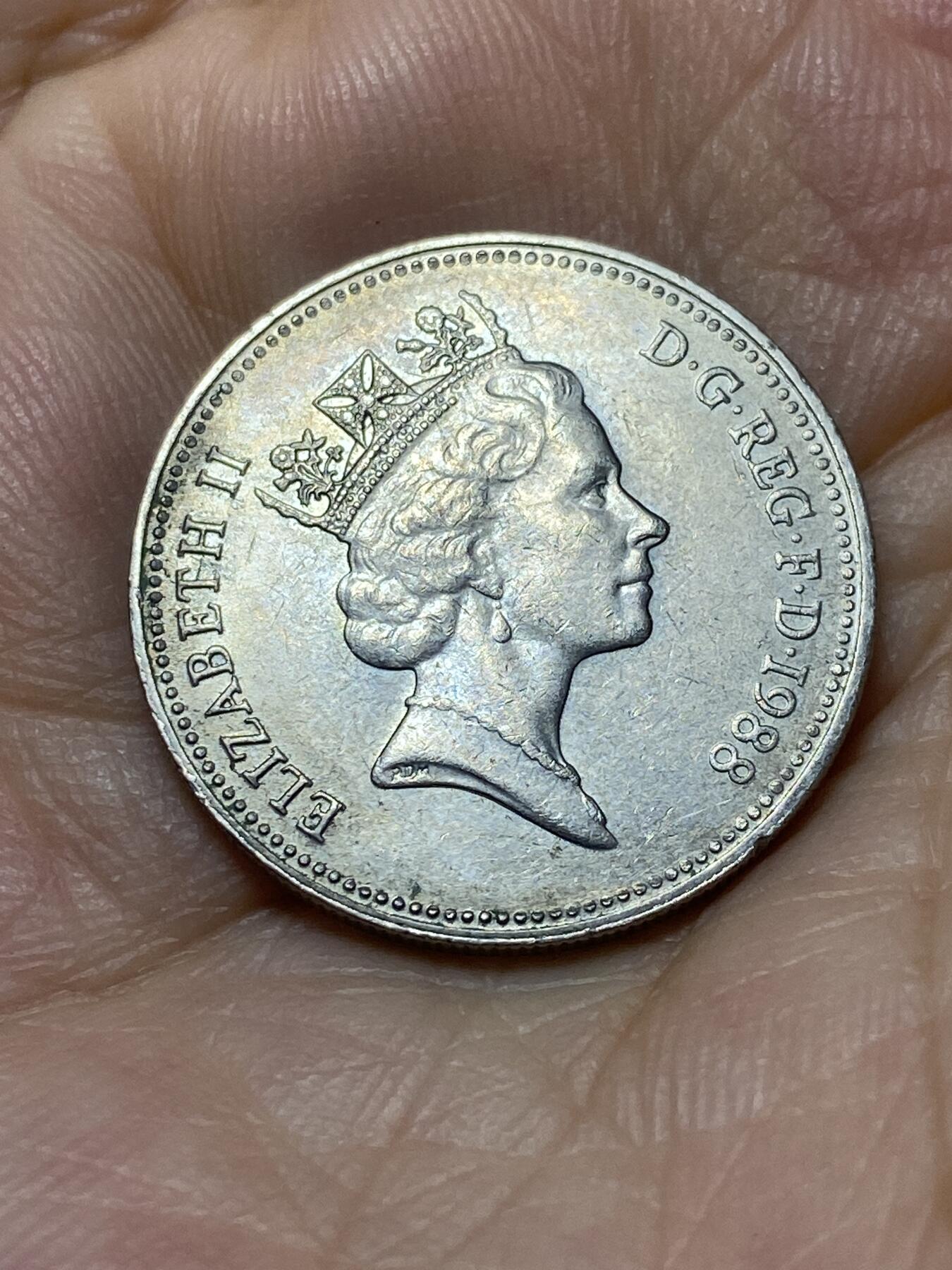 2025年第一百零一场(总第一百二十七场）外国好品散币(免佣金) 英国🇬🇧1988年5新便士(伊丽莎白二世中年高冠，十进制第二版)