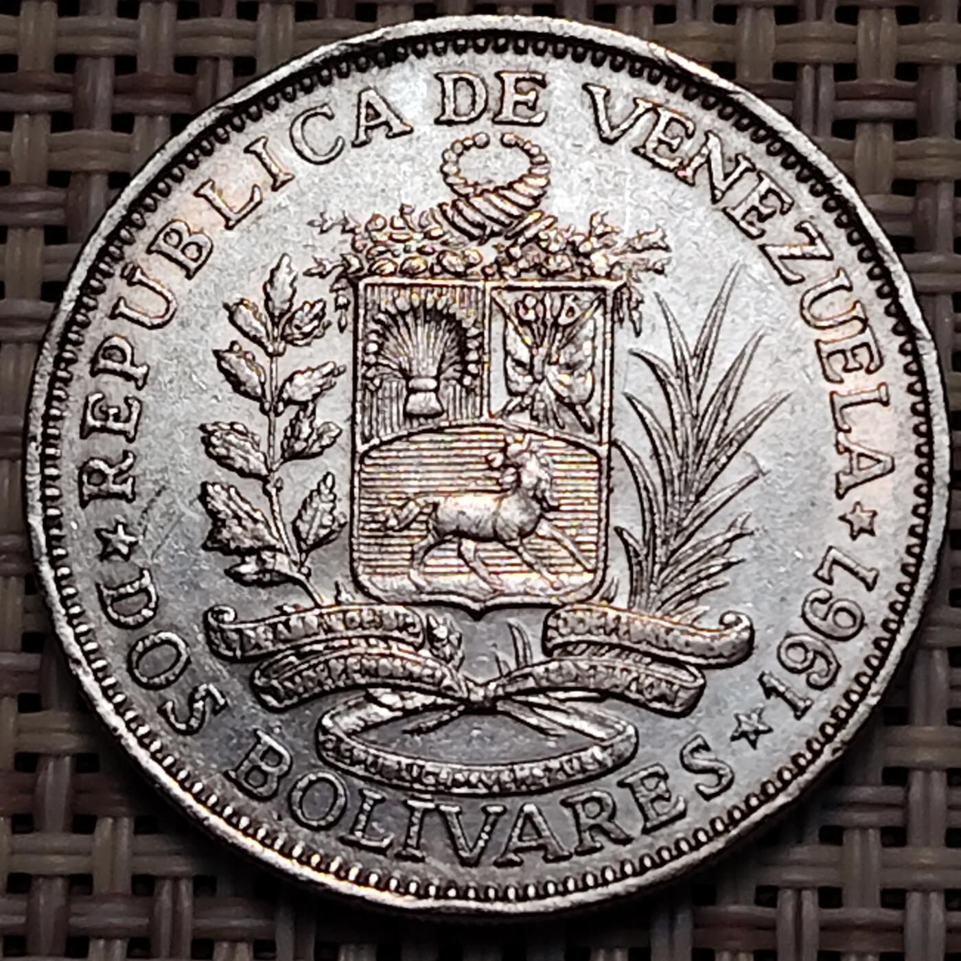 布加迪🐬～世界钱币(上海)🌾第 247 期 /  各国套币和散币 委内瑞拉🇻🇪 1967年 2玻利瓦尔 27mm 镍币