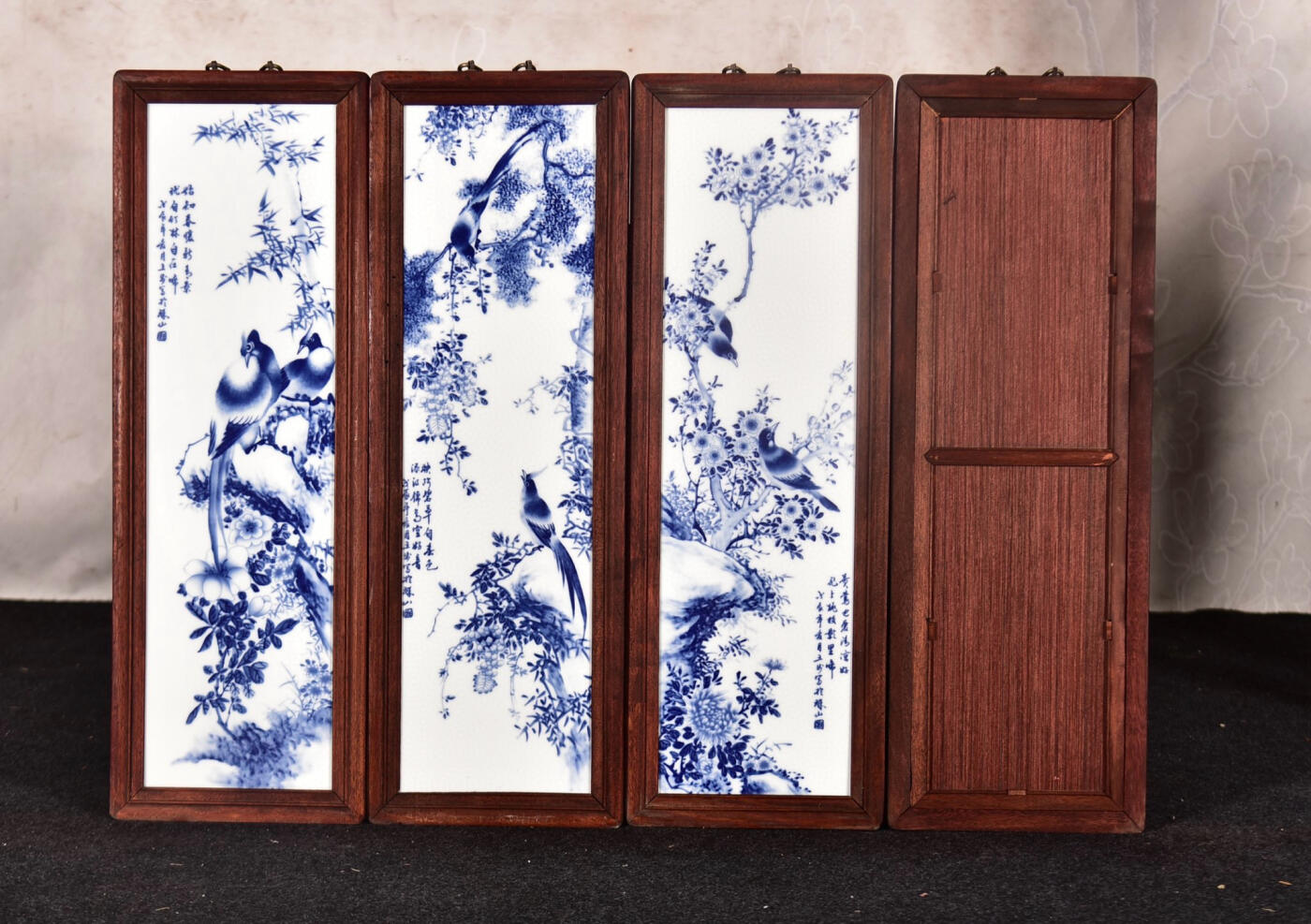 青花大王王步作品赏析！ 红木镶精品青花花鸟瓷板画挂屏一组！ 《鸟语花香》