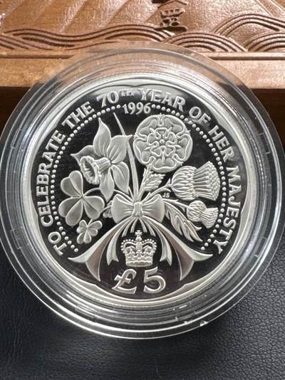 ❤️【币观天下】❤️ 第326期钱币拍卖- 2025.10.3周五晚上6点半场-长期征集拍品 - 奥尔德尼1996年女王登基70周年28.28克纪念银币