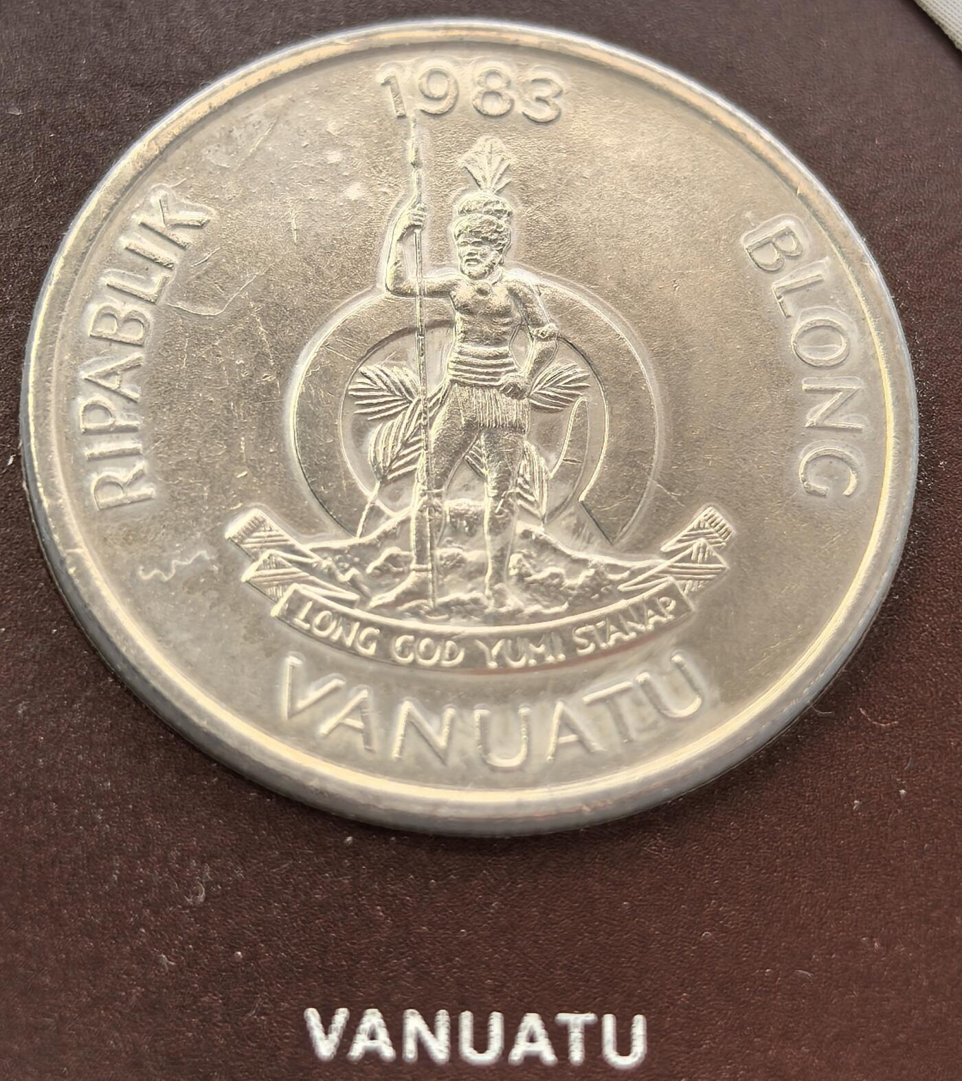 外国优质纪念币邮币封银币，周日晚上九点倒数截拍，满百包邮，可寄存半年，喜欢朋友微信扫描二维码可直接参拍