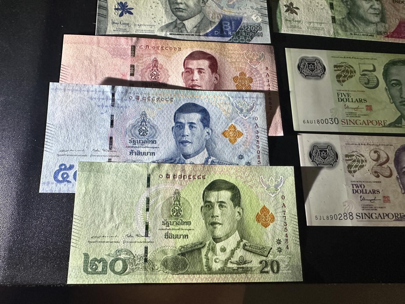 《外钞收藏家》第五百七十二期（畅拍场）（本平台长期征集拍品、欢迎藏友们联系合作） 马来西亚、印尼、泰国、新加坡15张一起 全新 有两张有瑕疵
