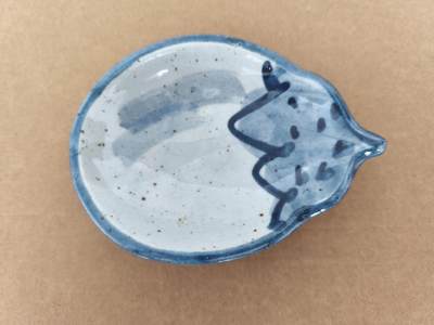 海外回流精品拍卖10.7 - 茄子形状三足小碟一只