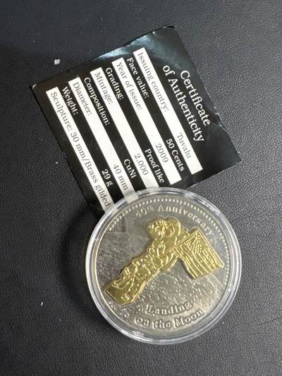 ❤️【币观天下】❤️ 第326期钱币拍卖- 2025.10.3周五晚上6点半场-长期征集拍品 - 带证书图瓦卢2009年阿波罗11号人类第一次登月40周年可以站立3D立体组合纪念币铜镍合金29克直径40毫米发行量2000枚