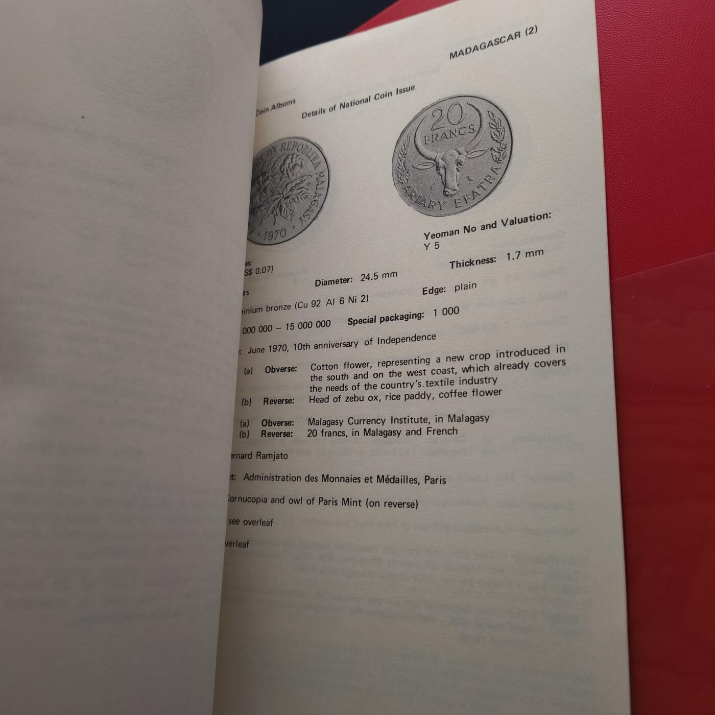 【全场包邮】纯粹捡漏拍465场 【收藏工具】世界各国FAO纪念币定位红册-带说明