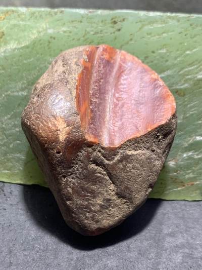 精美铁皮开窗冻料千层纹南红玛瑙原石一颗， - 精美铁皮开窗冻料千层纹南红玛瑙原石一颗，