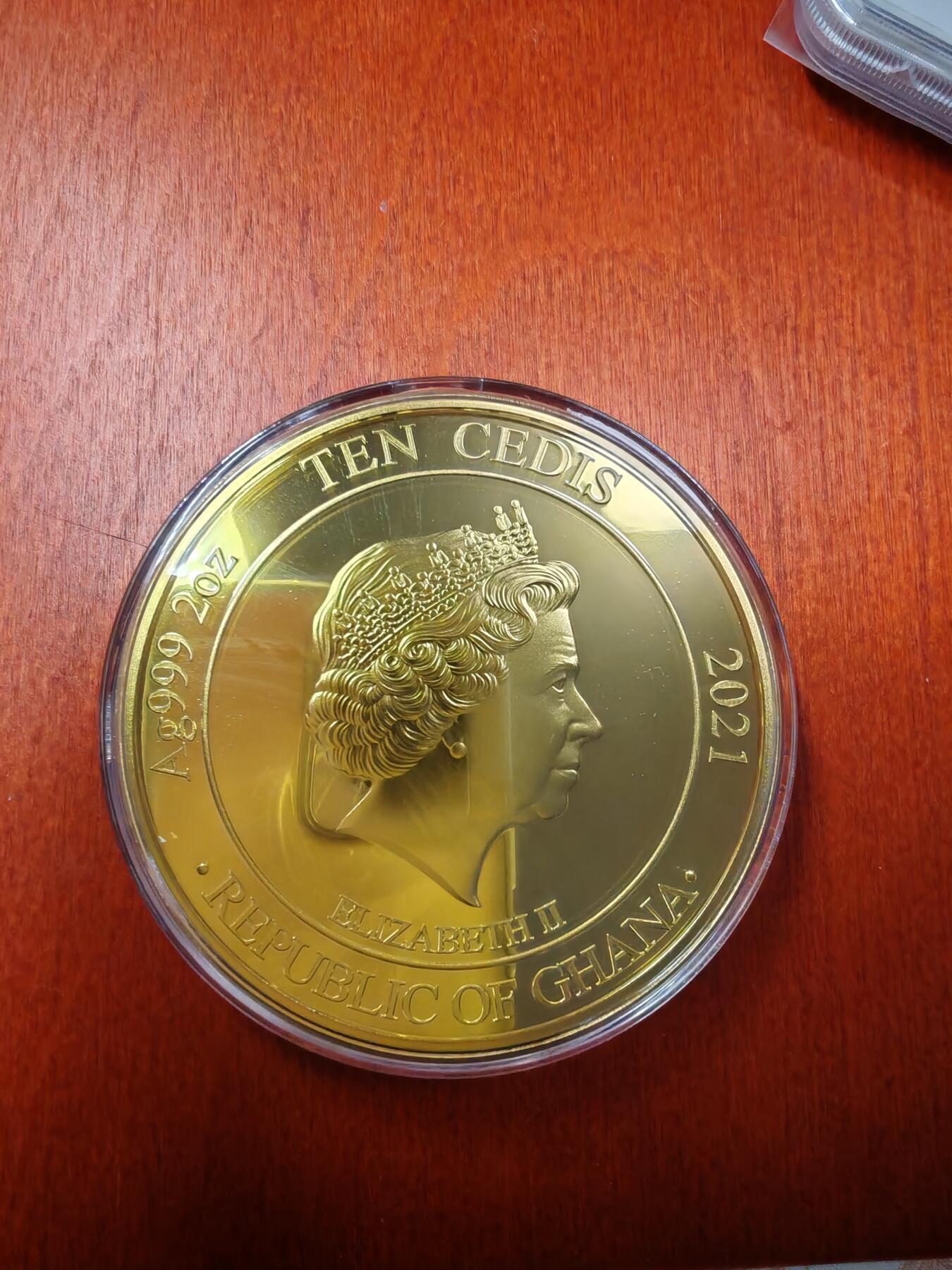 长老汇蛇年精选第五十五场拍卖 2021加纳10塞地镶嵌青瓷花瓶镀金精制银币，2盎司999银，盒证全，500枚，龙头币，发行价362欧元