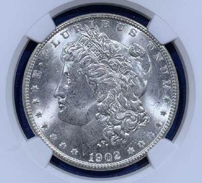 【礼羽收藏】🌏世界钱币拍卖第105期 - 美国1902年摩根银币O版NGC-MS63，原封拆卷，银光闪闪，一百多年的老银币，难得原始出厂状态，原汁原味，币面清爽干净又舒适，打制深峻，转光强烈细节优秀，状态极佳。