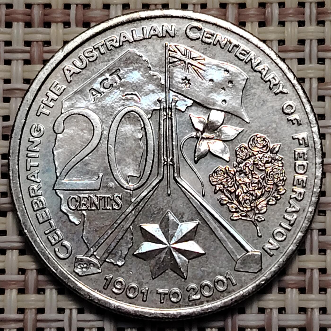 布加迪🐬～世界钱币(上海)🌾第 247 期 /  各国套币和散币 澳大利亚🇦🇺 2001年 20分 28.5mm 澳大利亚首都领地成立百年