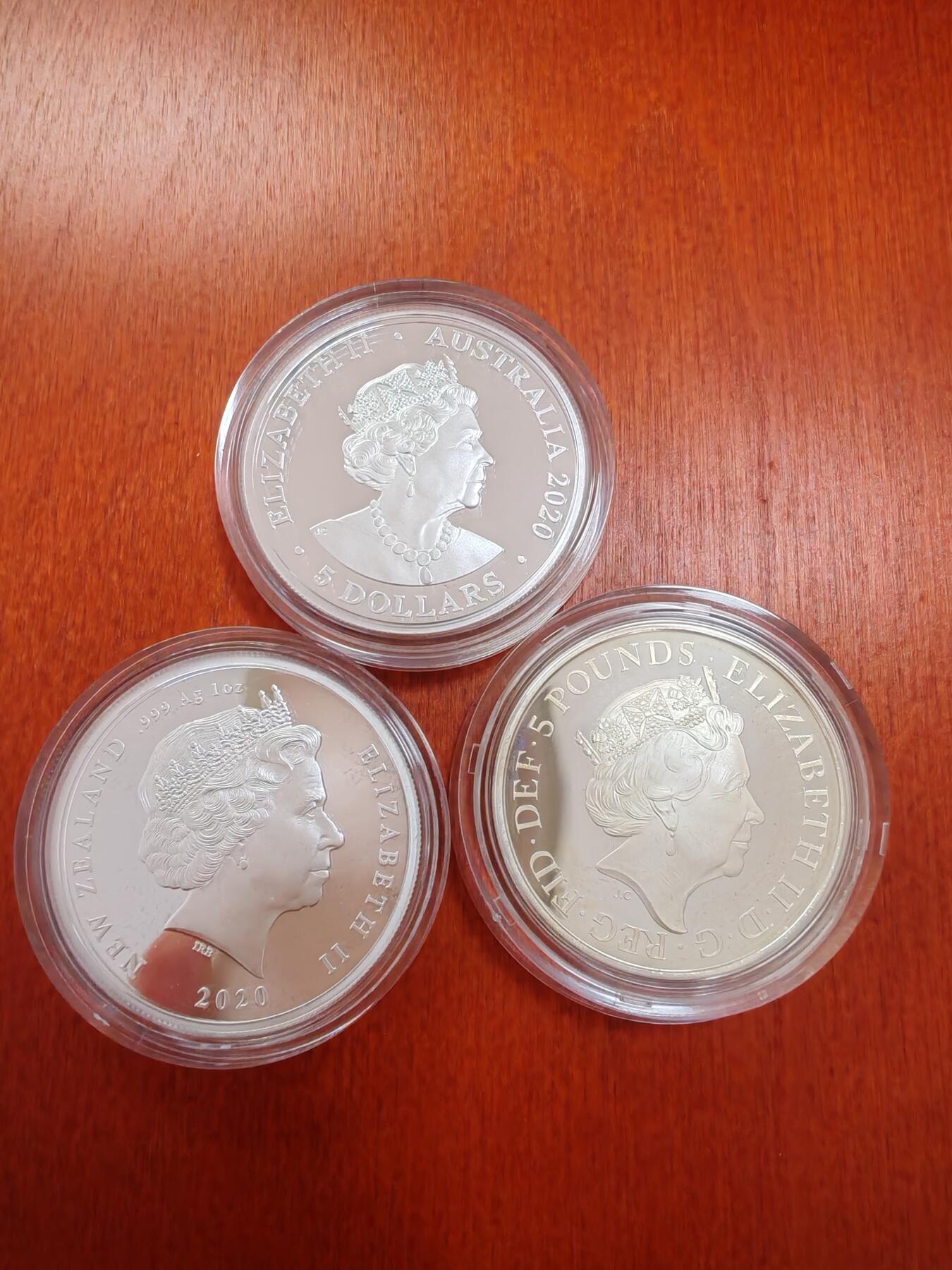 长老汇蛇年精选第五十六场拍卖 2020英澳新三国联合发行二战结束75周年精制银币套装3枚，盒证全，1000套