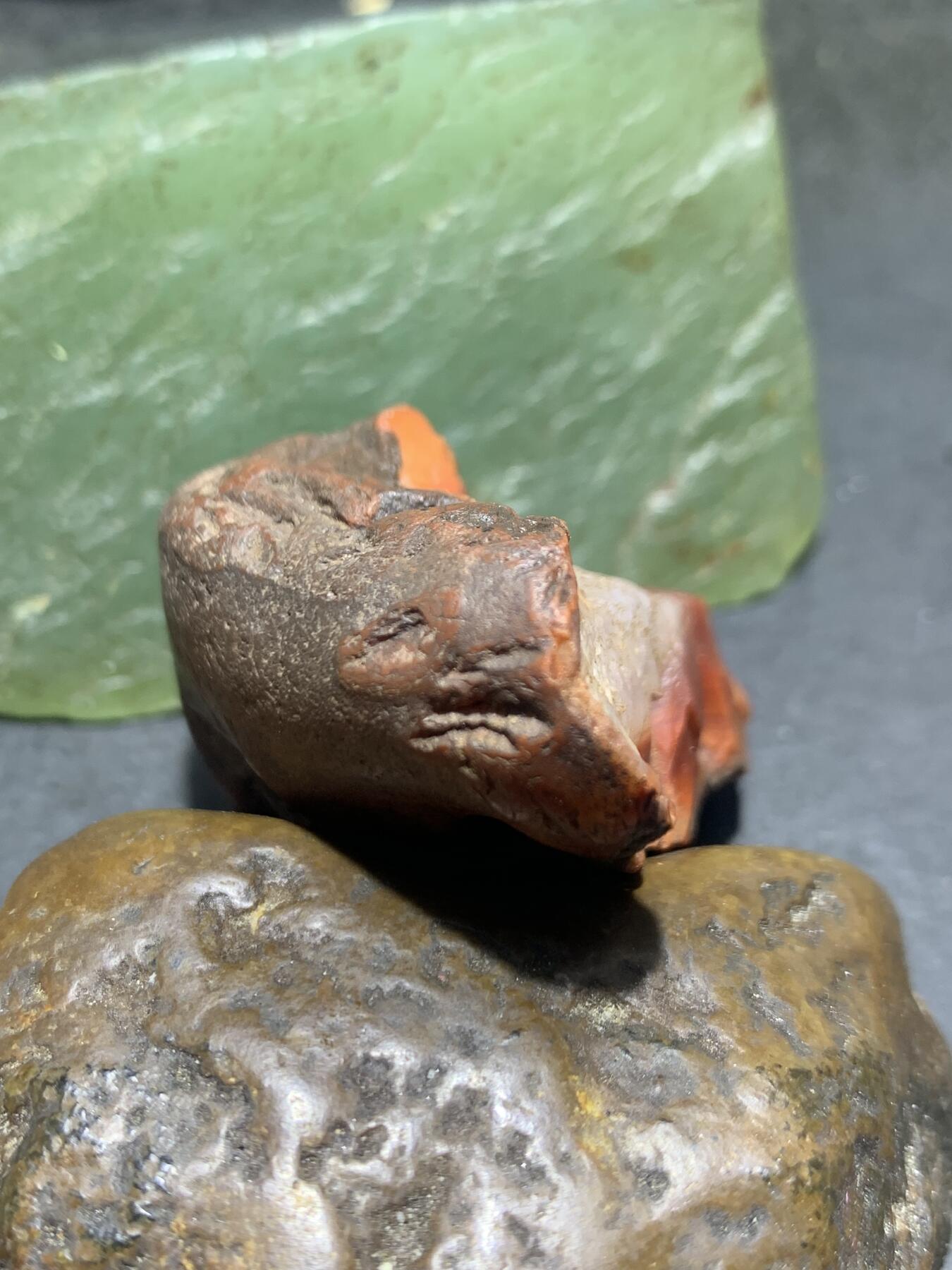 精美铁皮开窗冰飘柿子红南红玛瑙原石一颗，