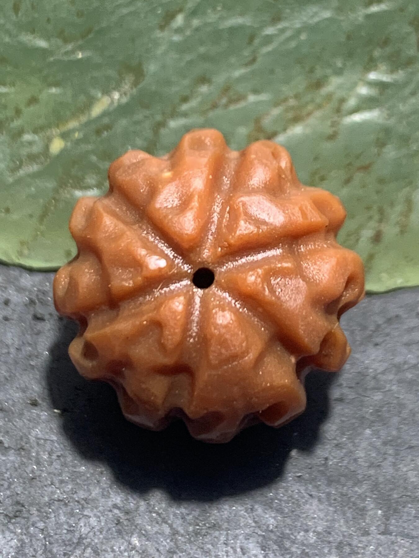 精美亚光柿子红南红玛瑙雕刻金刚一颗！