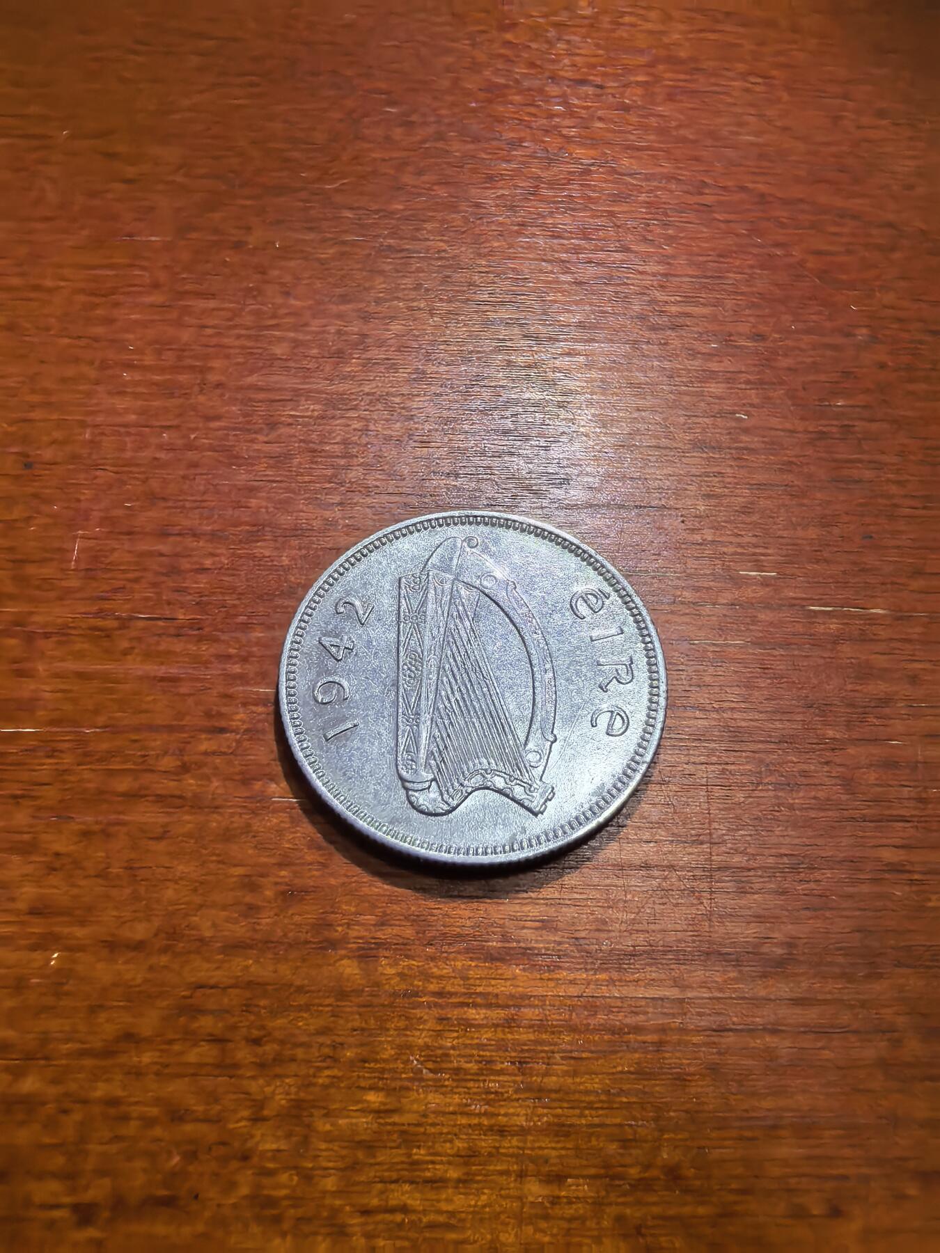 长老汇蛇年精选第五十六场拍卖 1942爱尔兰共和国公牛1先令银币，5.66克750银（2）