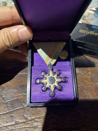 好品原盒勛八等瑰寶銀章 - 好品原盒勛八等瑰寶銀章