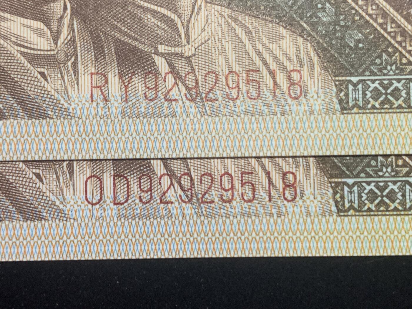 汇源轩收藏35期25.11.7 【双胞胎.如意号 尾8】8001 OD.RY 92929518   裸币2张，可遇不可求，喜欢的不要错过，绝品无斑。