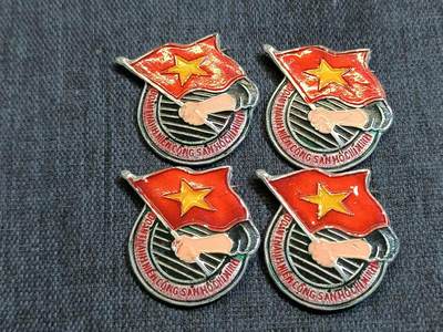 罗岚⭐爱藏⭐精品国庆假期专拍-分享拍场赚佣金 - 越南人民共和国青年团证章一组