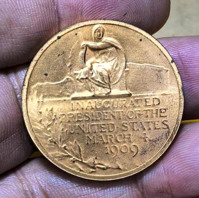 北京马甸外国币专卖第145期，外国币专场，陆续上拍，欢迎关注 美国第27任总统威廉.H.塔夫托纪念章。材质为88.5%铜、6%锌、3.5%锰、2%镍，直径为26.5毫米