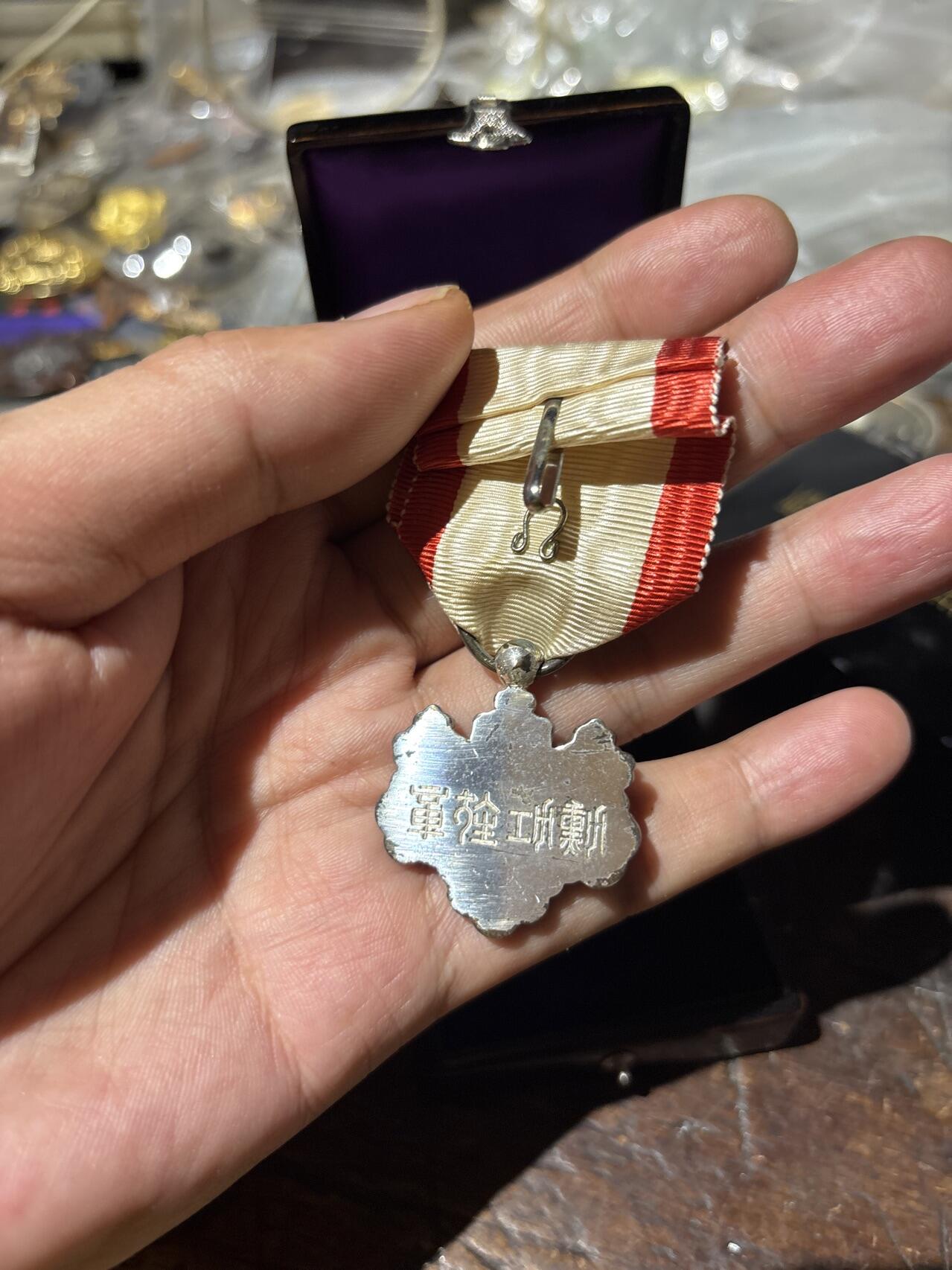 好品原盒勛七等青色桐葉銀章