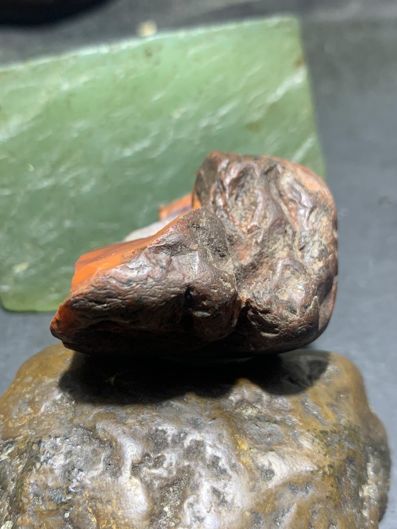 精美铁皮开窗冰飘柿子红南红玛瑙原石一颗，
