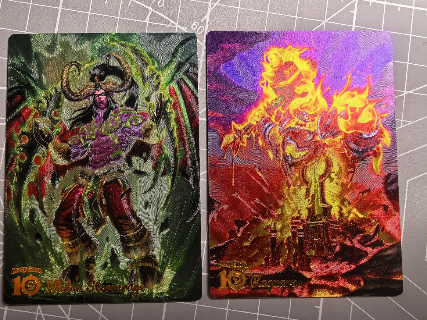 第二十一场拍卖 无佣金 不收拍品 不寄存 大部分卡牌设置底价 拒绝小号抬价 大家放心拍 所有拍品全部有卡膜 出厂品质 不包厂瑕 放大镜 品控 勿拍 感谢大家支持 留个关注 谢谢 奇点卡牌最新 炉石粗闪一对