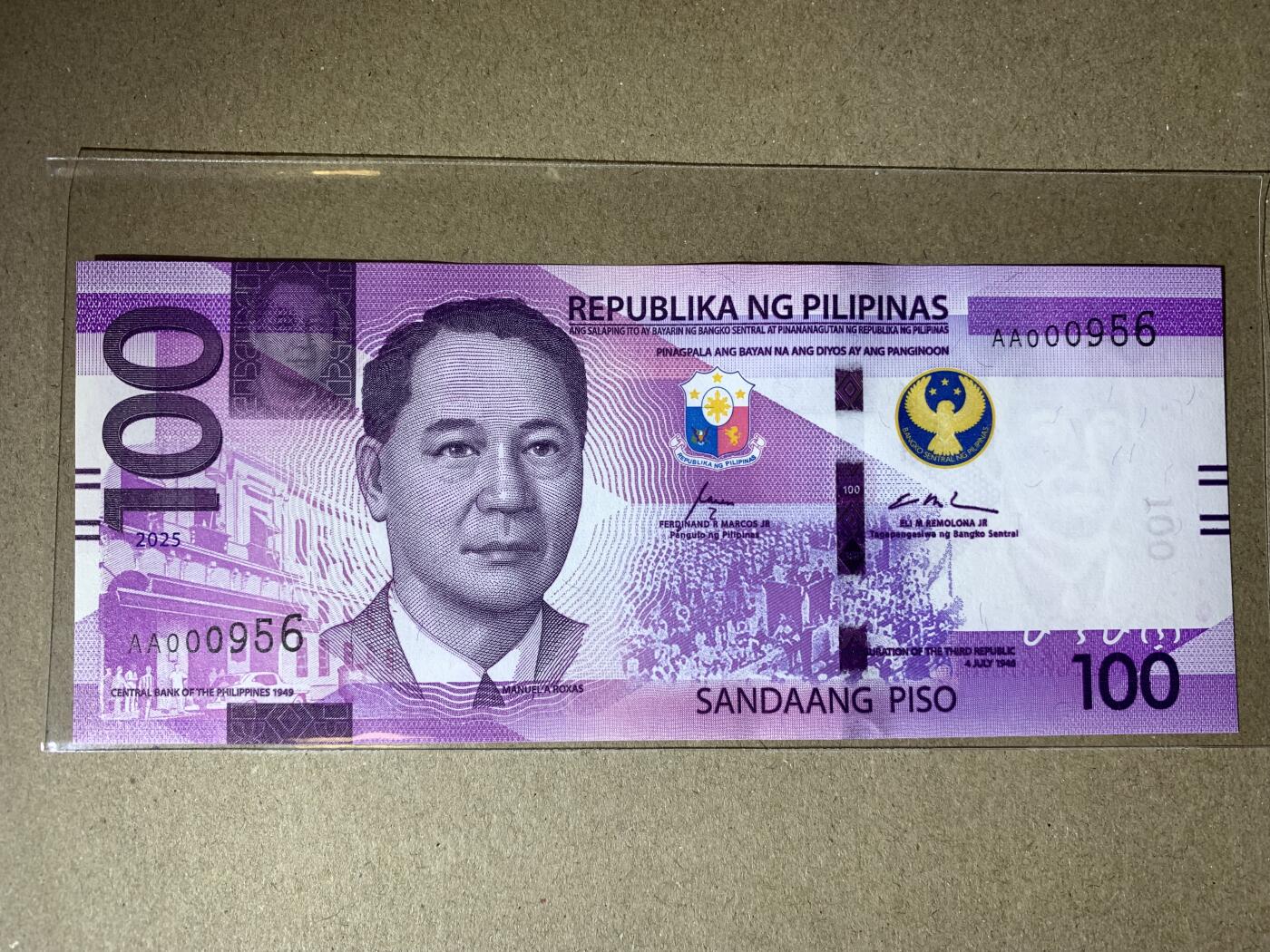 【礼羽收藏】🌏世界钱币拍卖第110期 【AA000956】全新UNC 2025年菲律宾100比索纸币 AA首发冠无347尾956 百位小号 