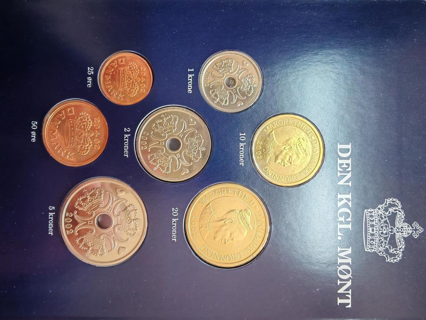 长老汇蛇年精选第五十七场拍卖  2002丹麦7枚套币，卡装，3万套